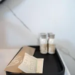 Hotel 404 *