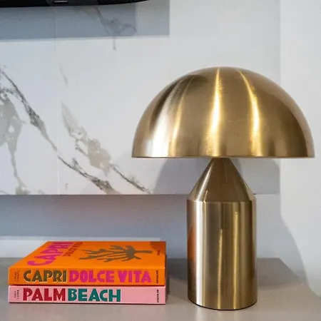 Отель 404 Нэводари