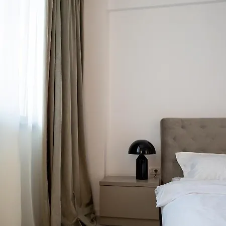 Отель 404 Нэводари