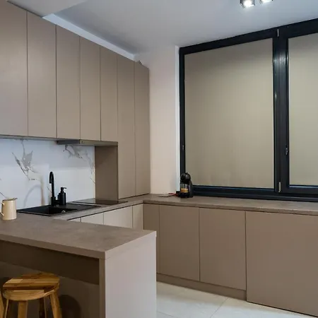 Отель 404 Нэводари